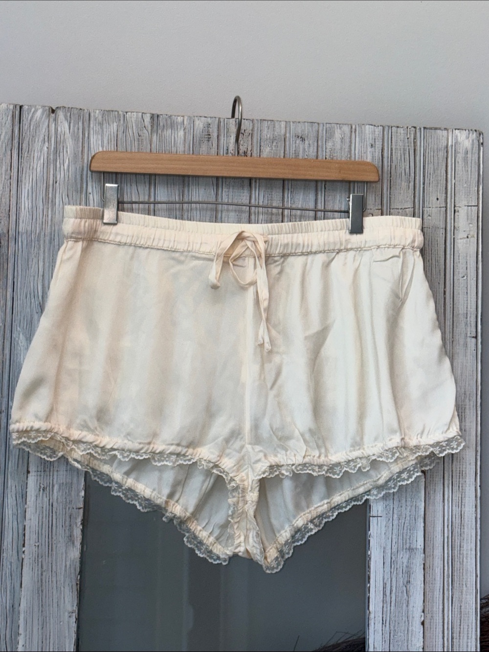 Anthropologie LyreBird Cream Lace-Trim Sleep Shorts Size XL NWT